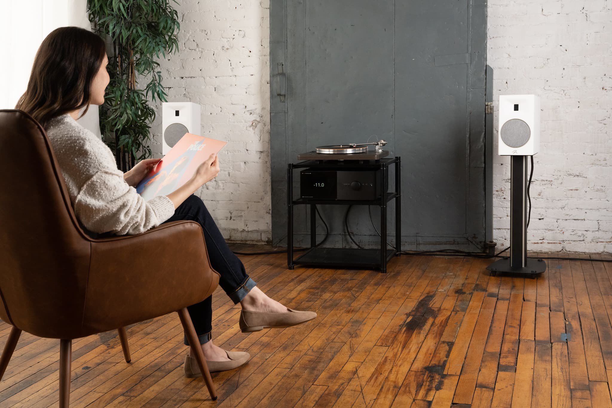 MartinLogan Motion B10 Bookshelf Speaker - Image 11